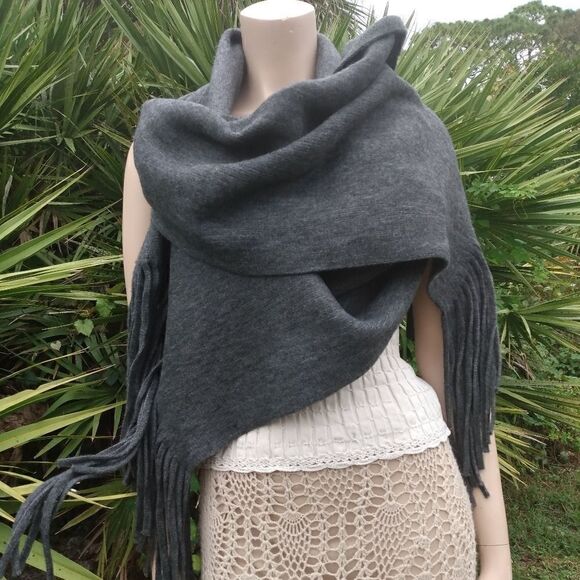 NWOT LUCKY BRAND XL Gray Polyester Scarf/Wrap with Fringe - Picture 1 of 10